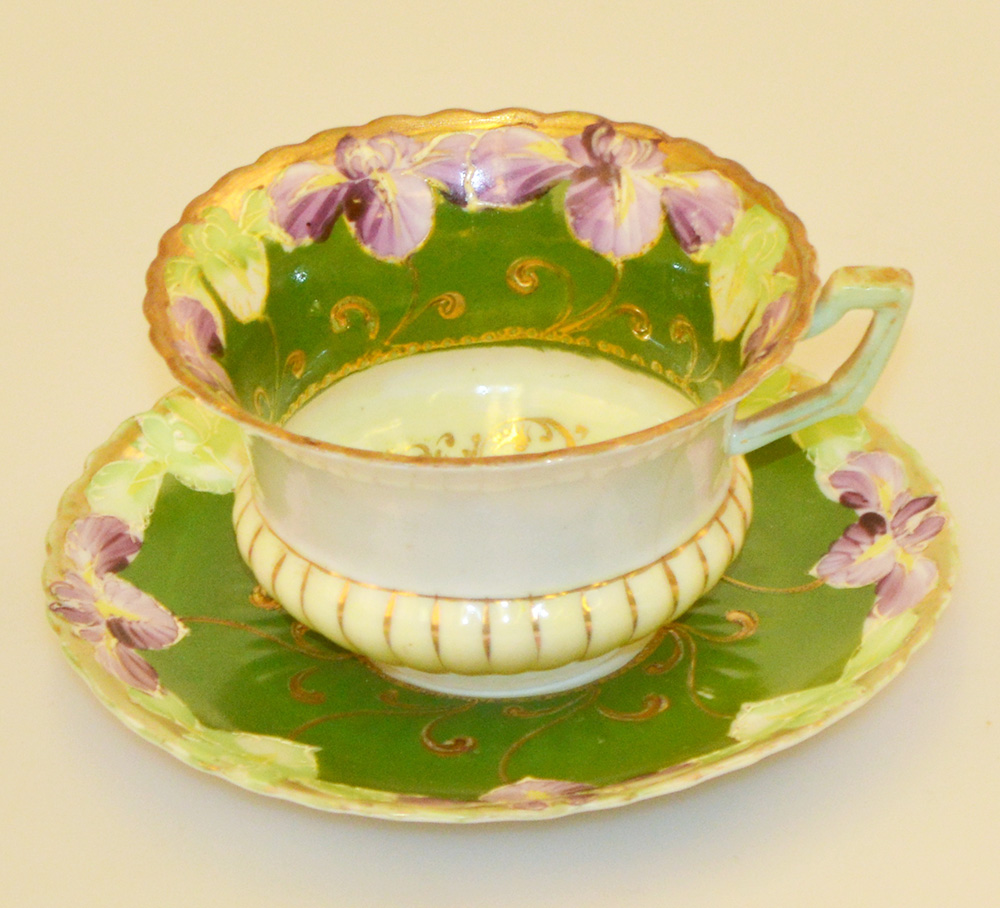 teacup that was on display at the 1904 World's Fair China Pavillion