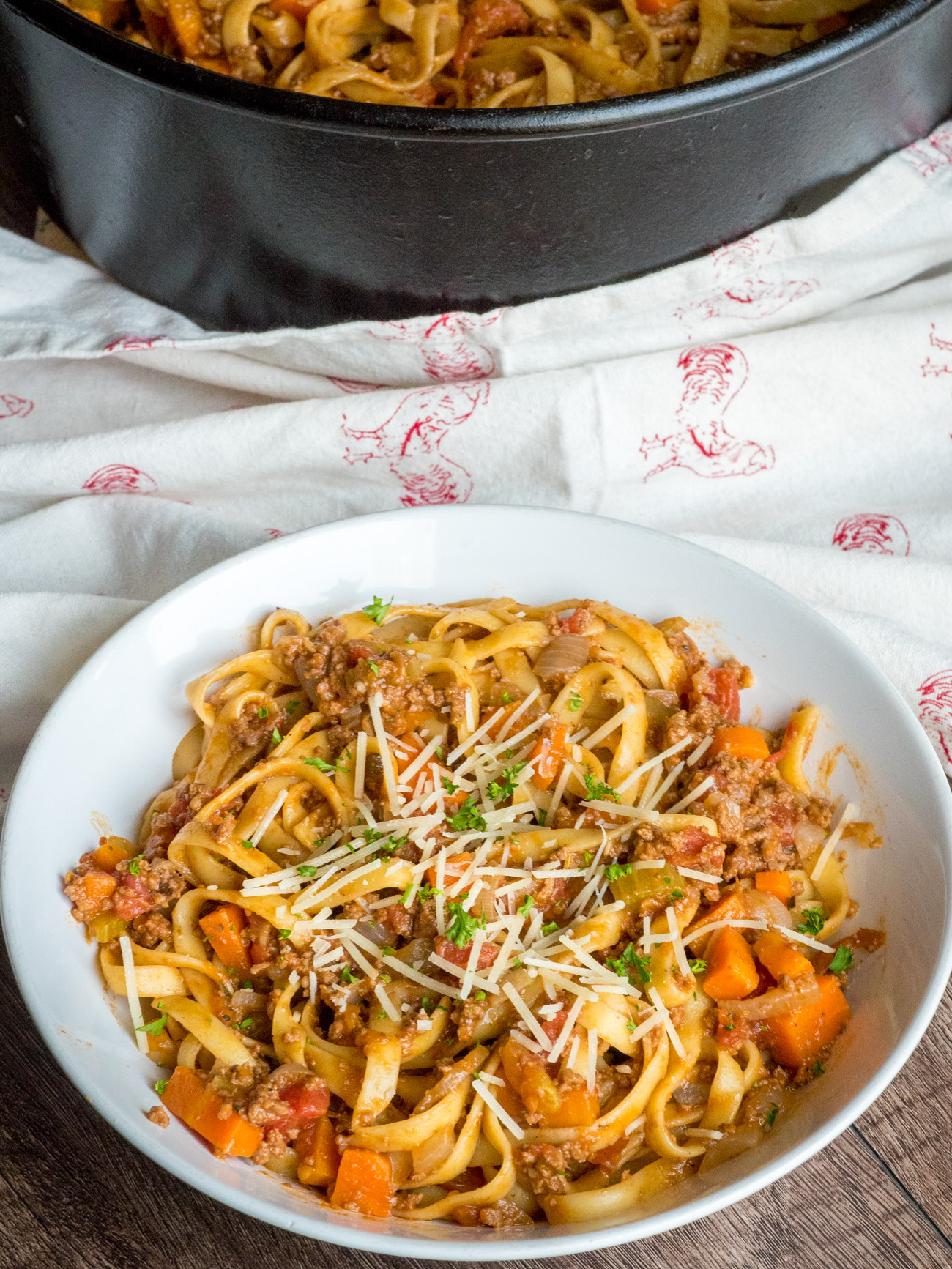 https://cdn.greatlifepublishing.net/wp-content/uploads/sites/2/2020/05/07111844/One-Pot-Pasta-Bolognese-Vertical-6.jpg