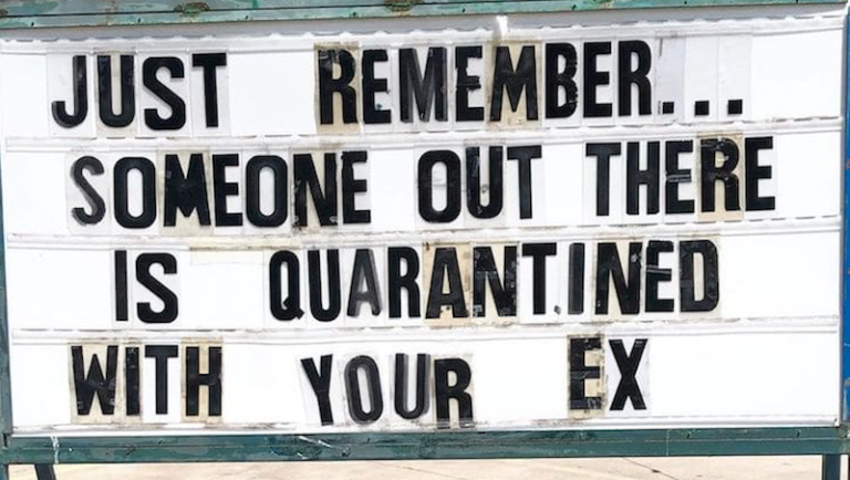 Texas Restaurant Lifts People’s Spirits By Posting A Funny Sign Every Day