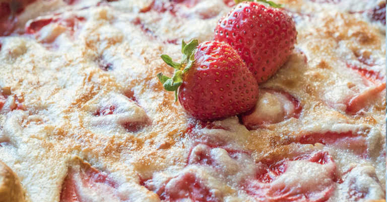 Strawberry Sour Cream Pie
