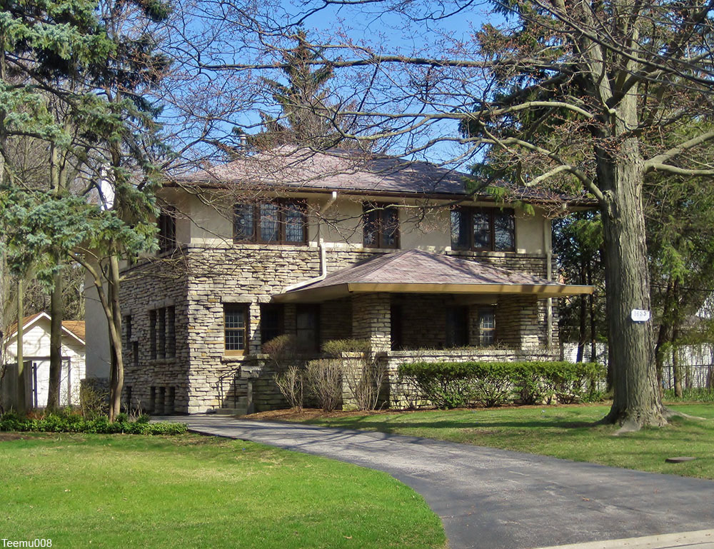 Prairie style house built in 1921 in Highland Park, IL