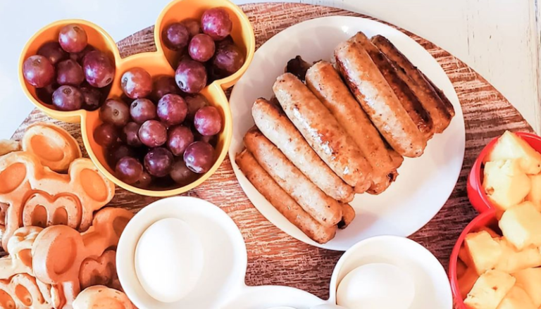 People Are Sharing Photos Of Disney-Themed Charcuterie Boards And They Look Too Pretty To Eat