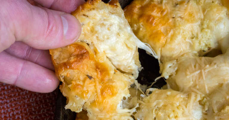 Cheesy Garlic Pull-Apart Bread