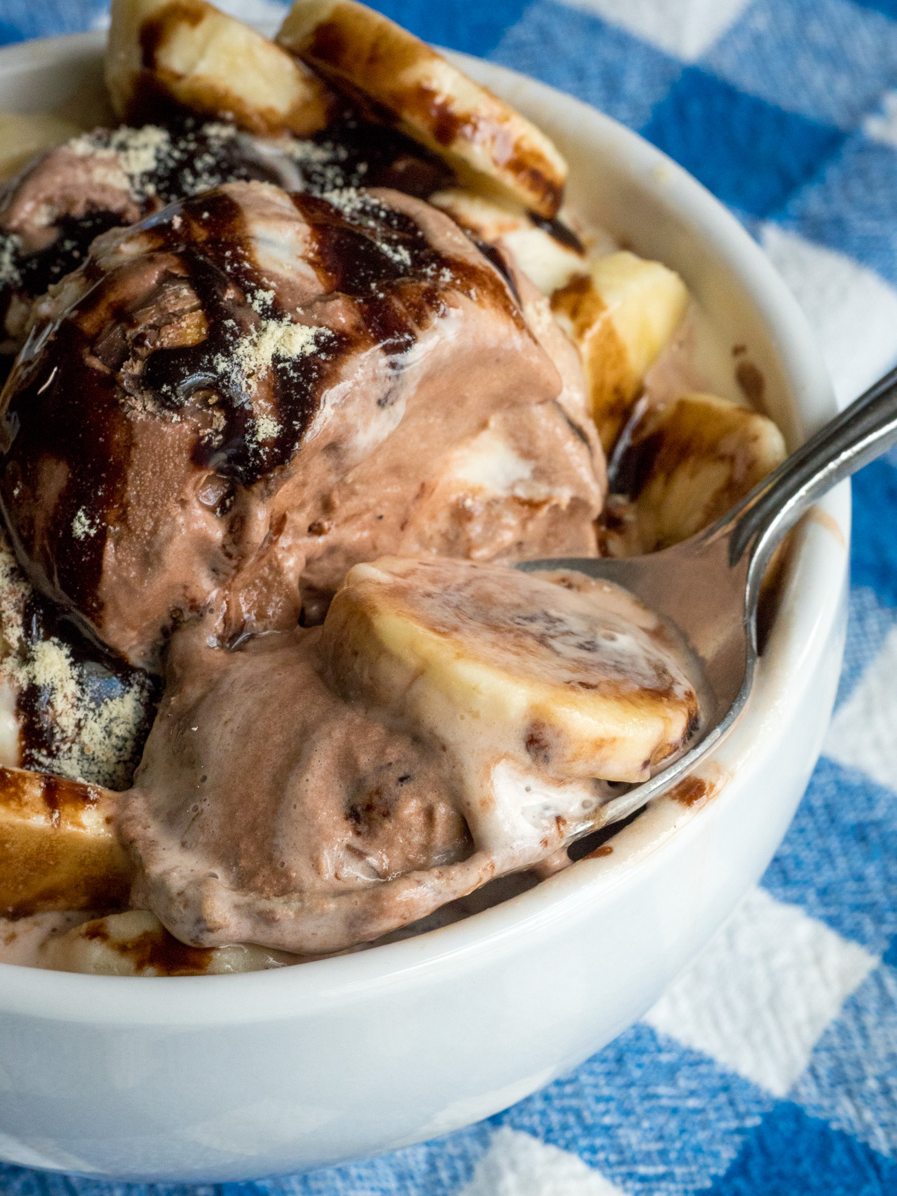 Peanut Butter Banana Dusty Road Sundaes