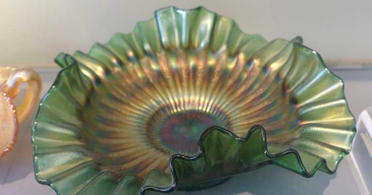 Vintage Spotlight: Ruffle Glass