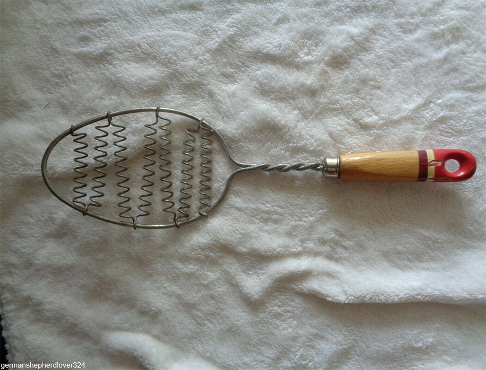flat egg whisk from the 1940s