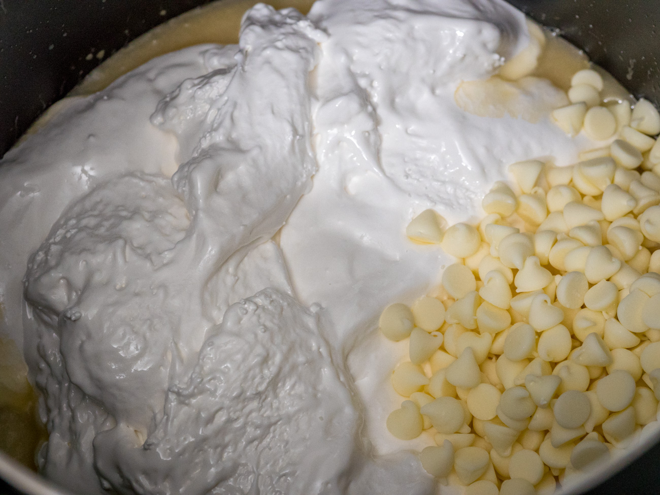 making 4th of July fudge