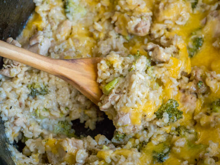 One Pot Cheesy Chicken Rice And Broccoli 12 Tomatoes