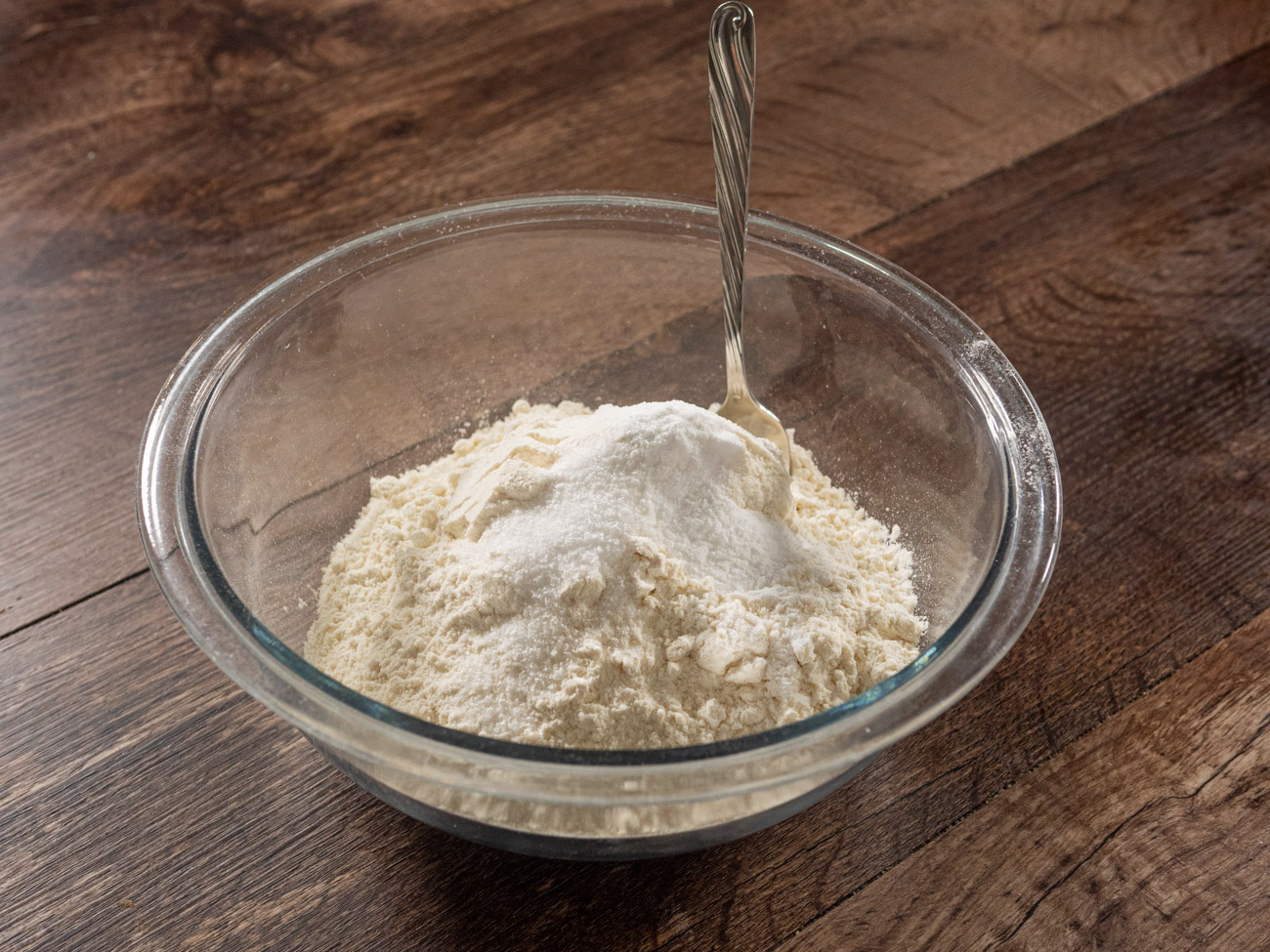 In a medium bowl, combine flour, baking soda, and salt together. In a separate bowl, beat egg, sugar, cream cheese, and vanilla until smooth.
