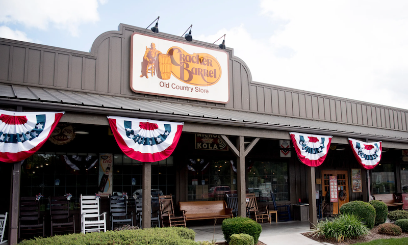 Cracker Barrel To Add Booze To Their Menu For The First Time | 12 Tomatoes