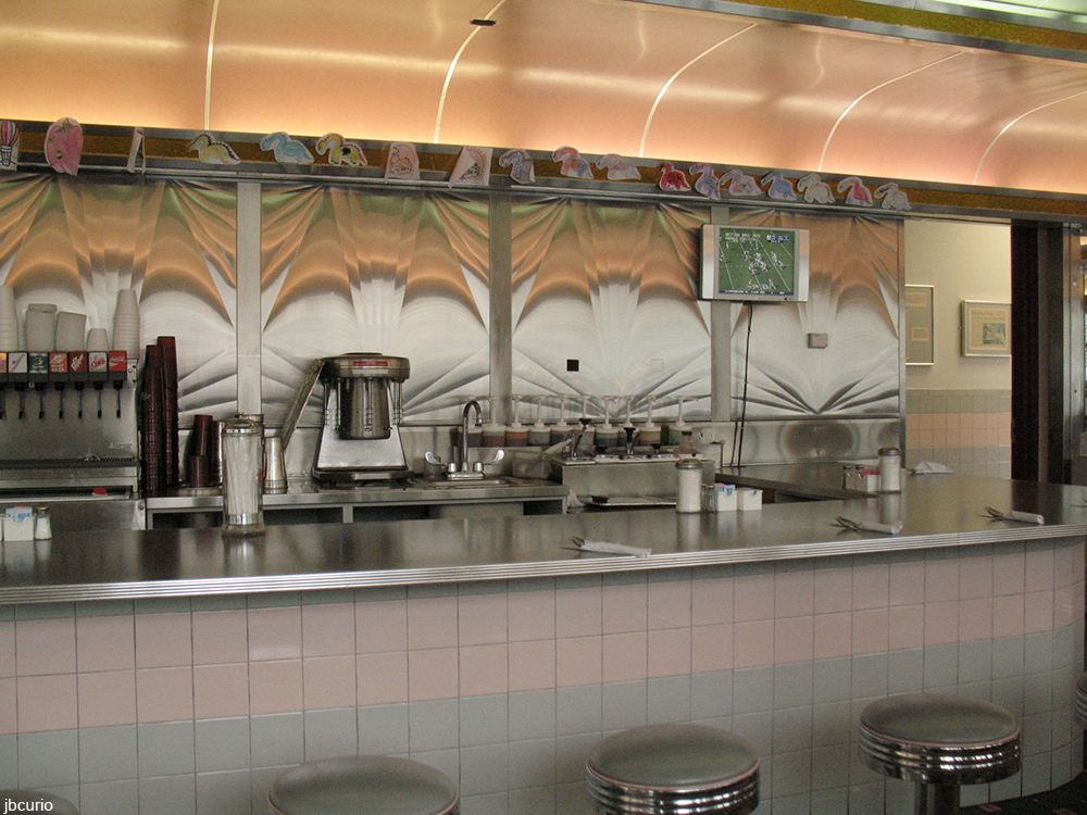 1930s diner in pink and chrome