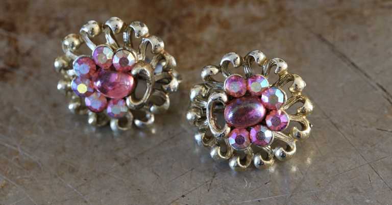 12 Costume Jewelry Trends That Were Incredibly Popular Years Ago