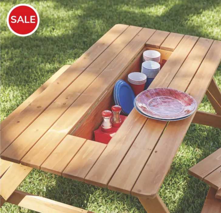 This DIY Picnic Table Can Keep All Your Drinks On Ice | 12 Tomatoes