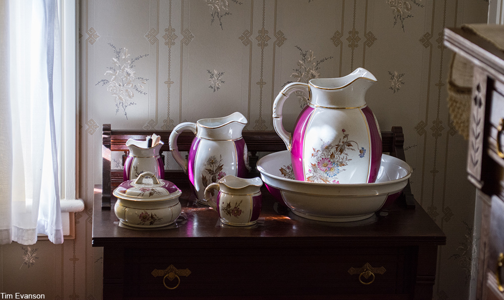 Victorian era ceramic vanity set