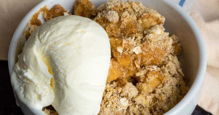 Cinnamon Apple Cornbread Crisp