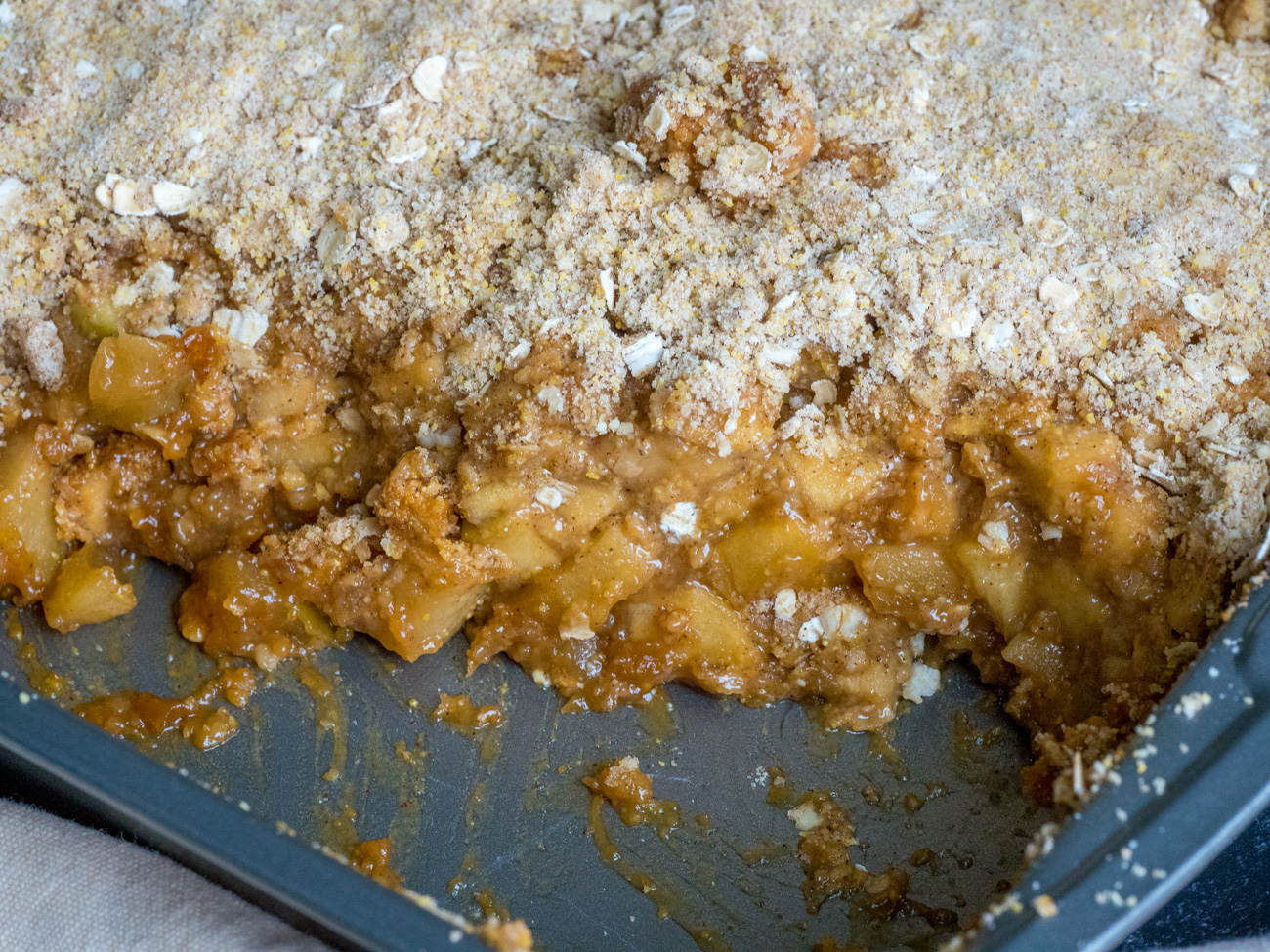 Cinnamon Apple Cornbread Crisp