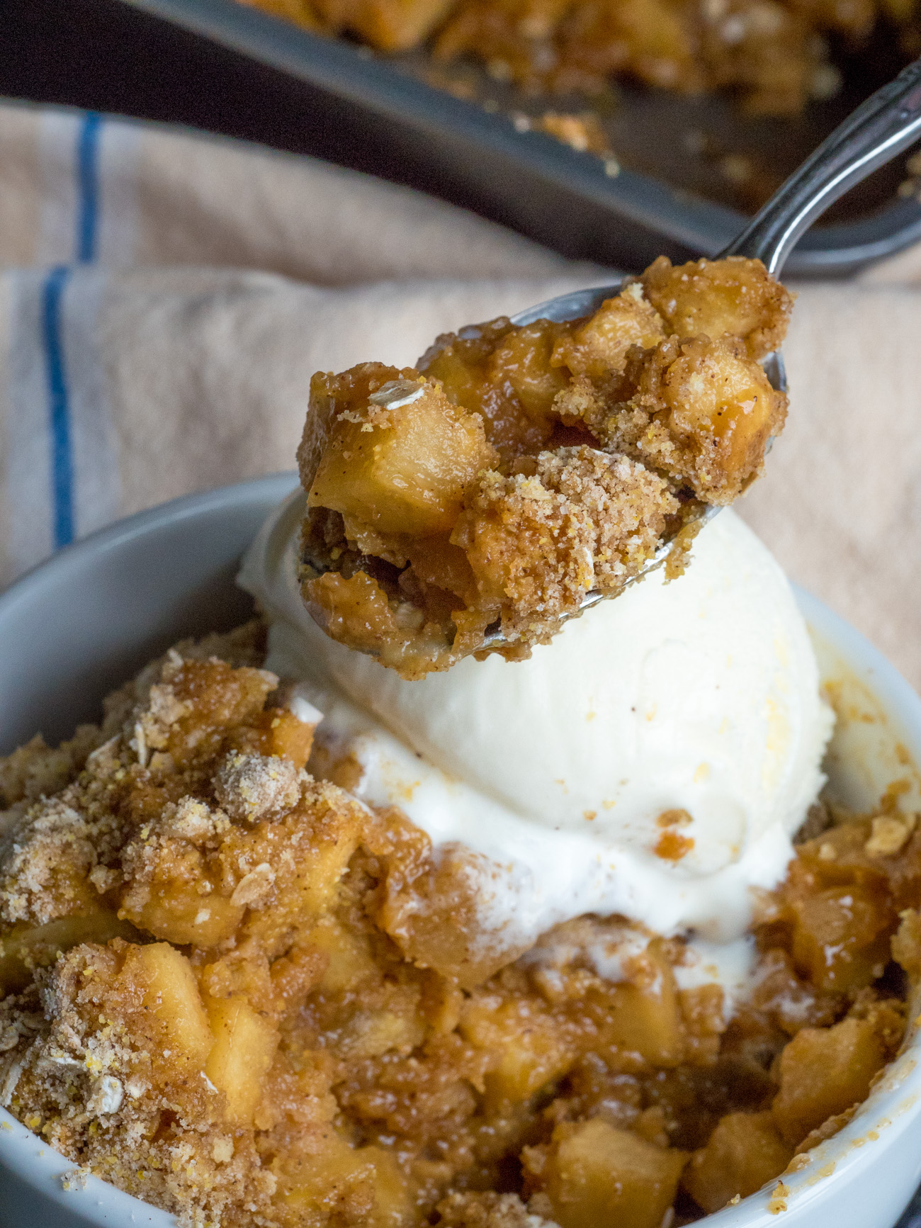 Cinnamon Apple Cornbread Crisp