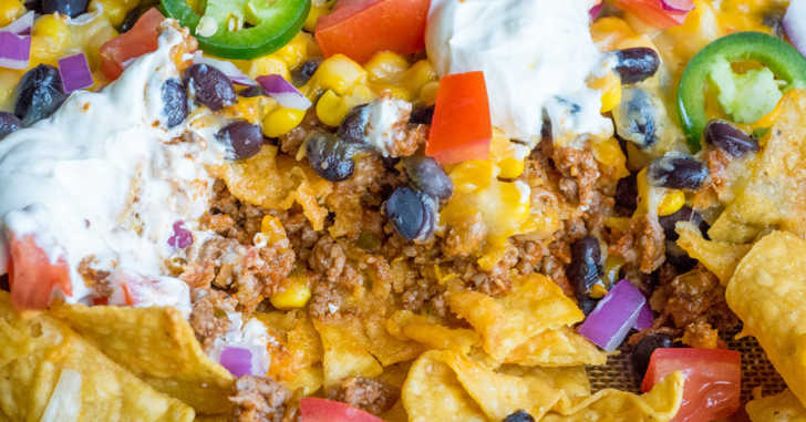 https://cdn.greatlifepublishing.net/wp-content/uploads/sites/2/2020/07/14165803/Loaded-Sheet-Pan-Nachos-OG-2-728x381.jpg