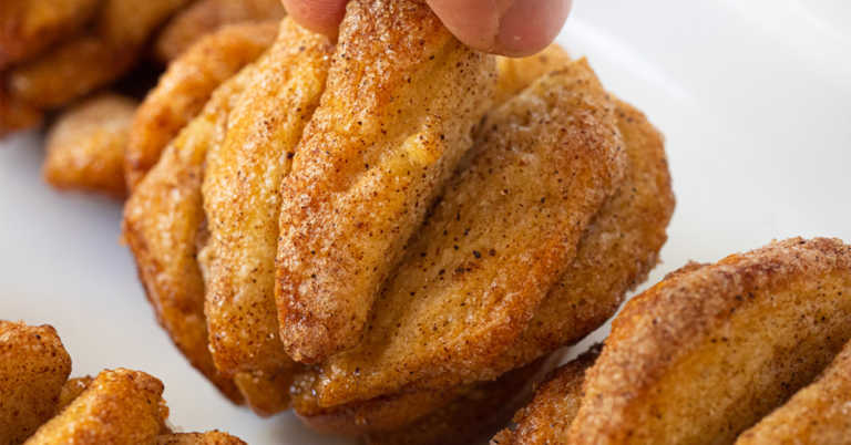 5-Ingredient Cinnamon Sugar Pull-Apart Muffins