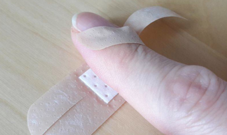Doctor Shares A Brilliant Trick To Keep Band-Aids In Place On Your Finger