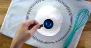 DIY toilet cleaning bombs