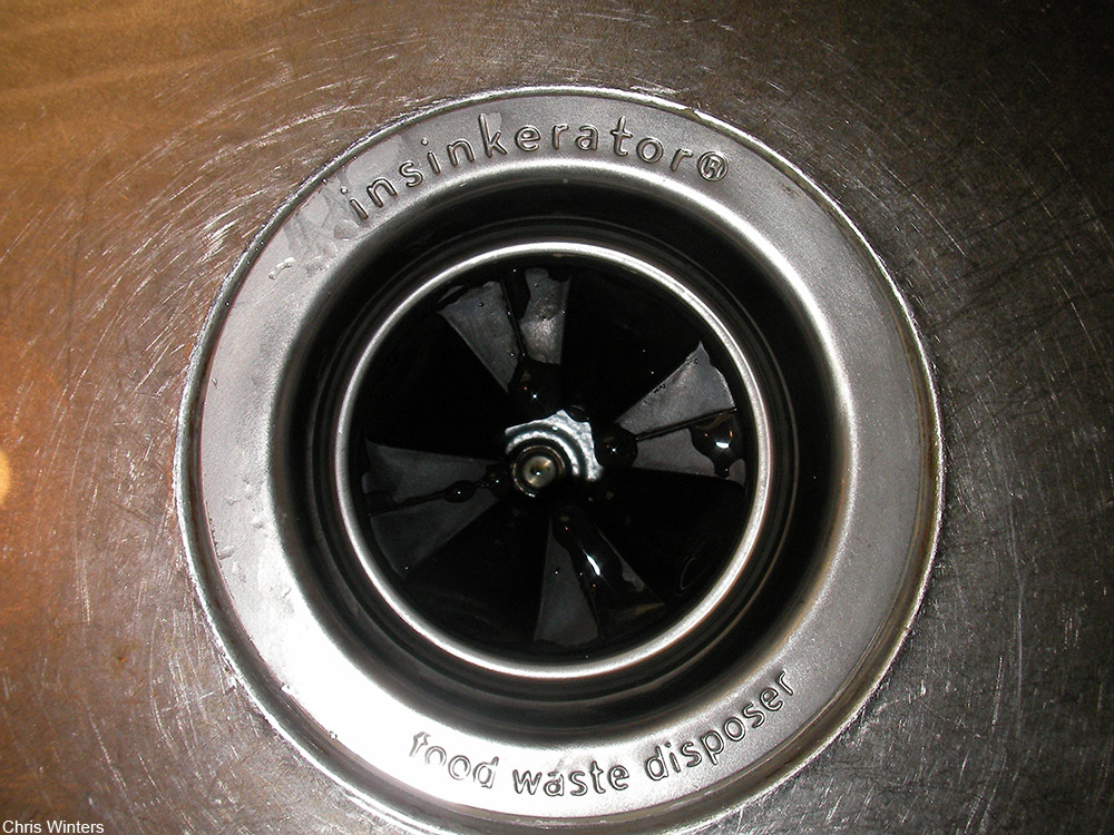 in-sink kitchen garbage disposal