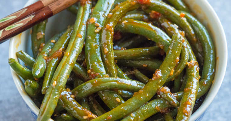 Spicy Sriracha Green Beans