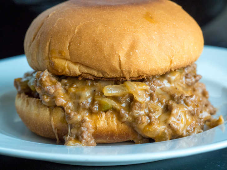 https://cdn.greatlifepublishing.net/wp-content/uploads/sites/2/2020/07/29104954/Philly-Cheesesteak-Sloppy-Joes-Horizontal-9-728x546.jpg