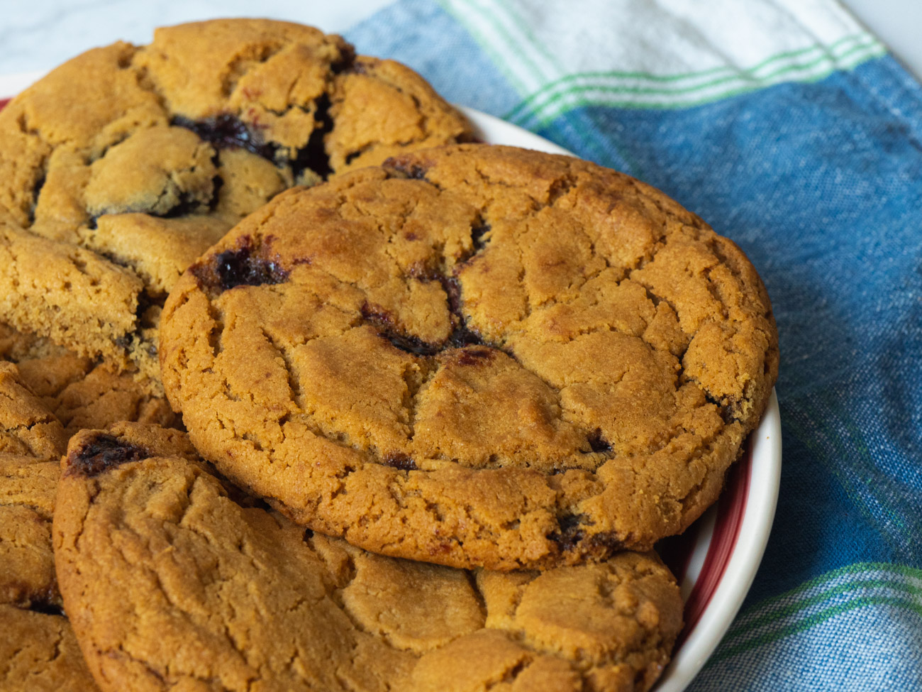 Peanut & Jelly Butter Stuffed Cookies