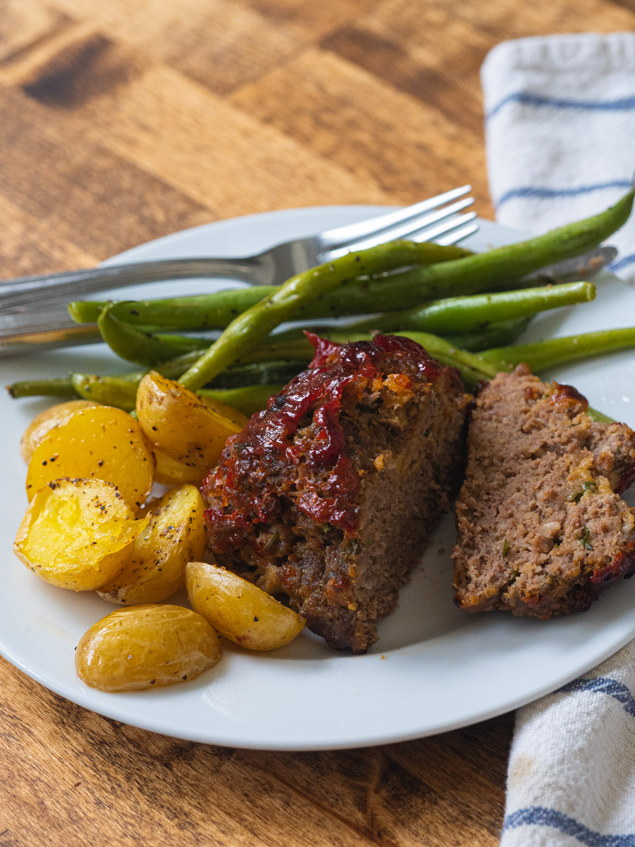 Sheet Pan Mini Meatloaves with Potatoes and Green Beans - Strawberry  Blondie Kitchen