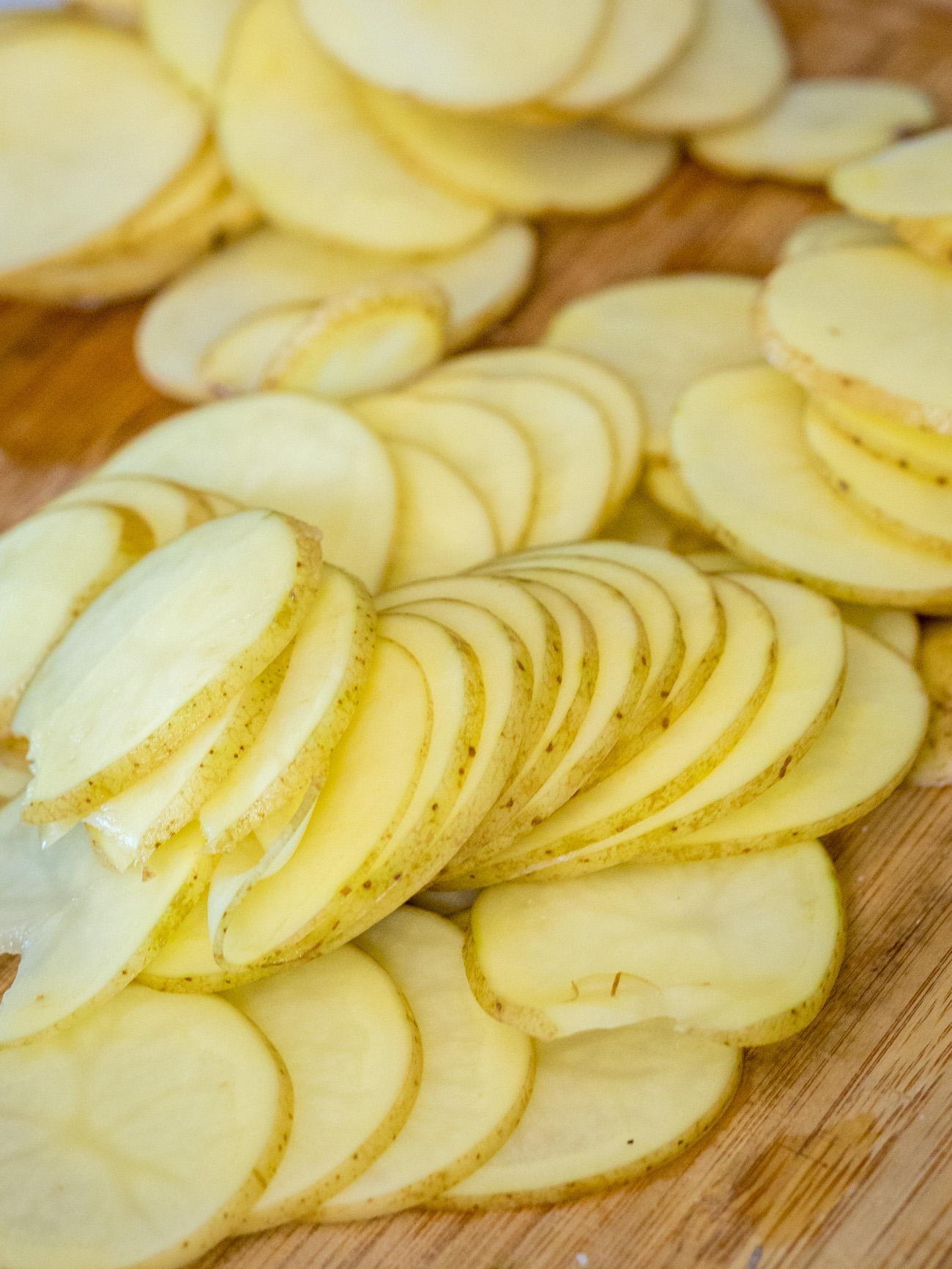 https://cdn.greatlifepublishing.net/wp-content/uploads/sites/2/2020/08/19163628/Sheet-Pan-Scalloped-Potatoes-Vertical-4.jpg