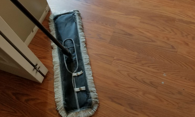 How To Clean Laminate Flooring Without Leaving Streaks
