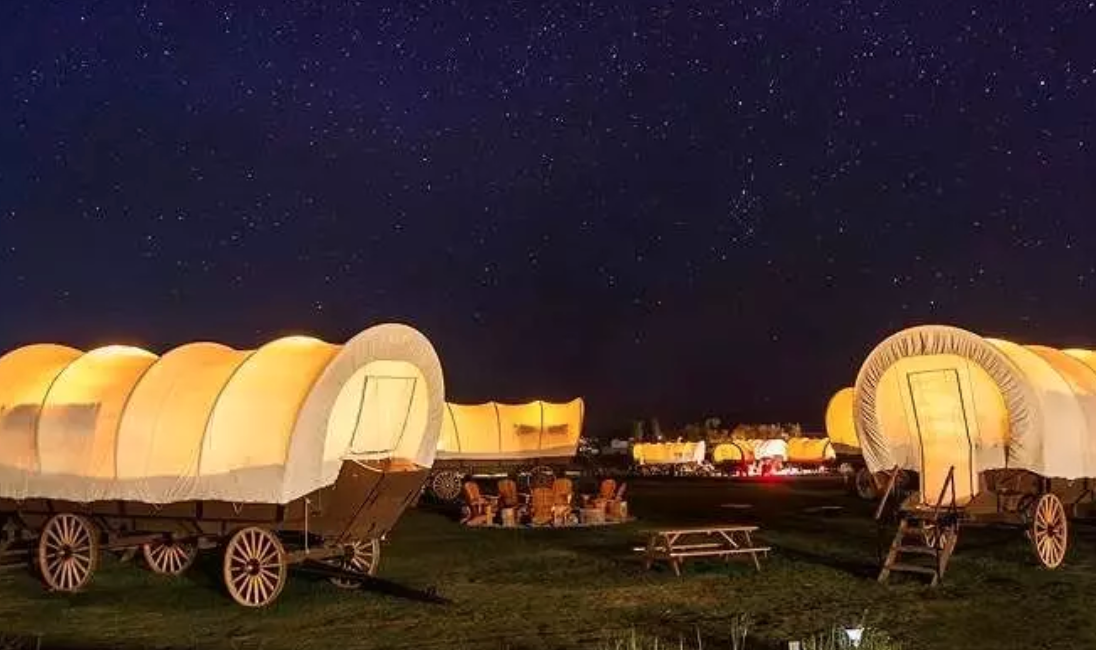 You Can Stay In A Cozy Covered Wagon Near Utah’s National Parks 12