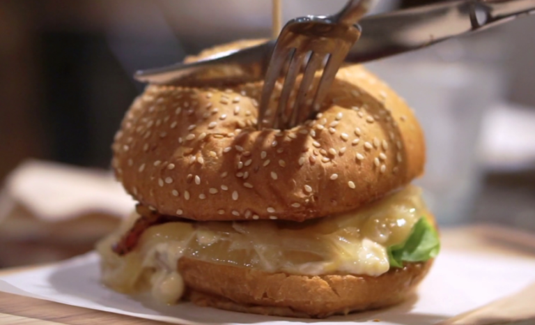 Apparently The Royal Family Eats Burgers With A Fork And Knife