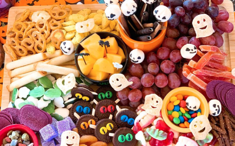 People Share Their Creative Halloween Candy Charcuterie Boards