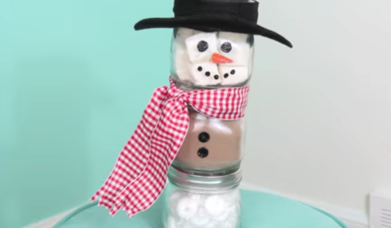 This DIY Hot Cocoa Snowman Makes The Perfect Gift
