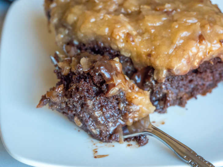 Featured image of post Easiest Way to Make German Chocolate Poke Cake