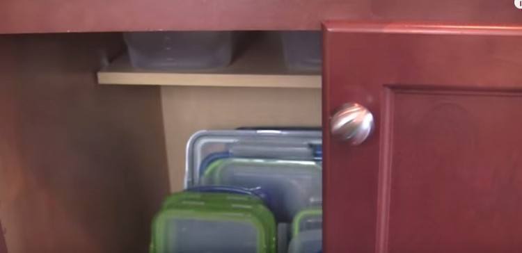 Tupperware can now be found on store shelves - CBS Boston