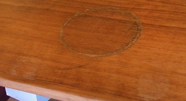 how-to-easily-remove-water-rings-from-wood-furniture-12-tomatoes