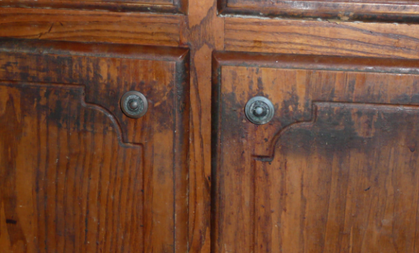 Remove The ‘Gunk’ From Old Kitchen Cabinets And Make Them Look Like New Again