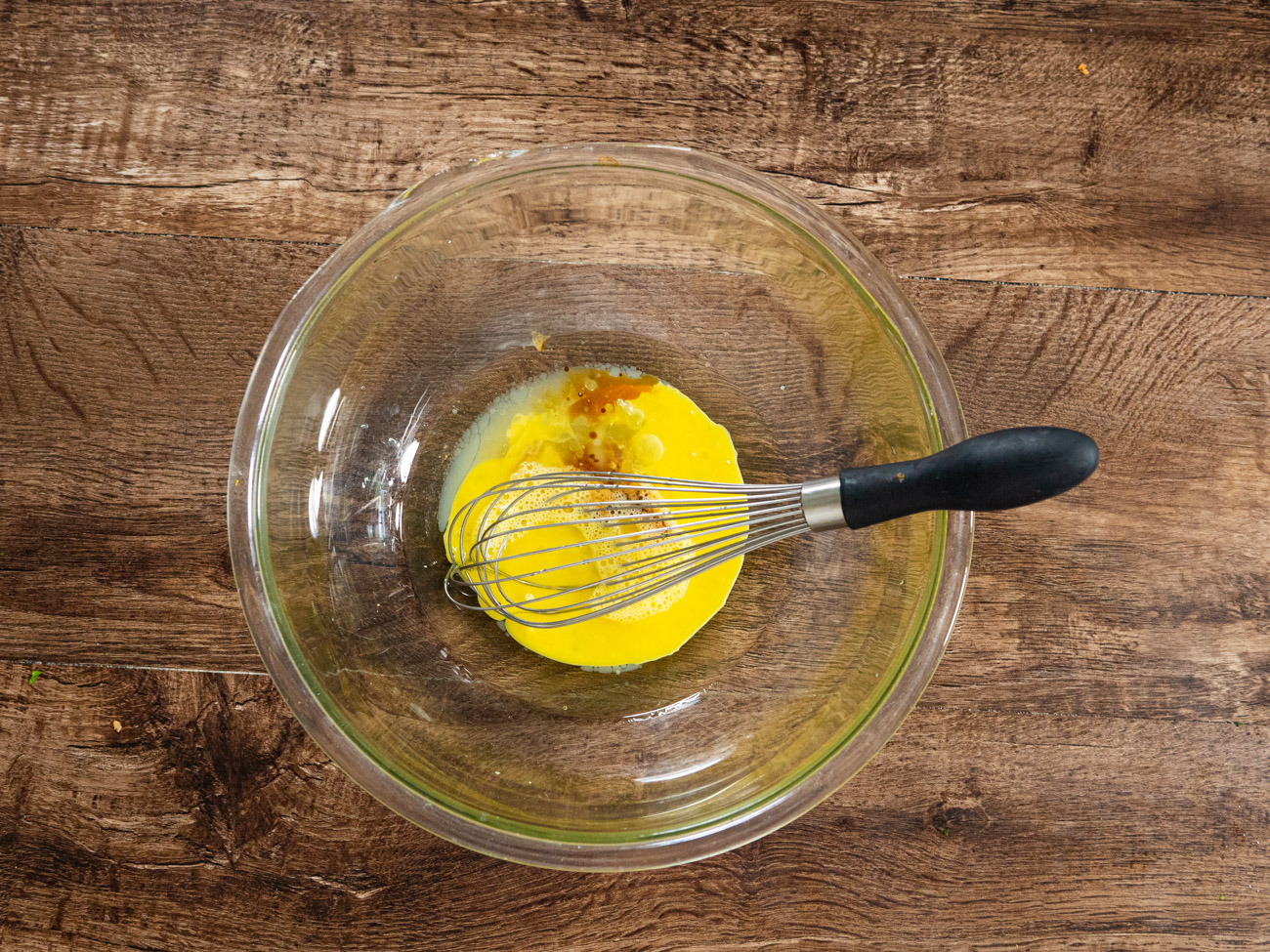 In a large bowl, mix together oil, eggs, lemon juice, coconut extract, and vanilla extract.
