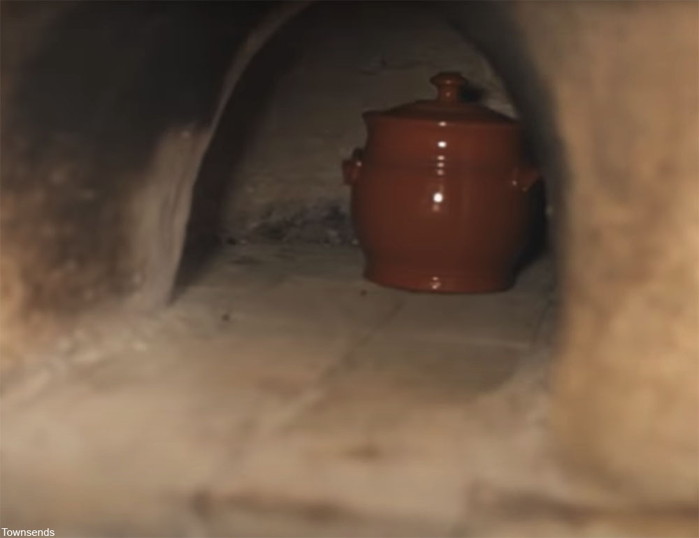 making baked beans in a bread oven