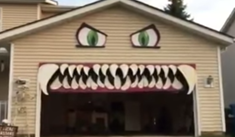 Woman Turns Her Garage Door Into A Spooky Halloween Monster