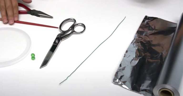 A Few Supplies Is All It Takes to Make This Classic Xmas Ornament