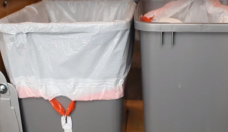 How To Keep Your Trash Bag In Place When It’s Getting Too Full