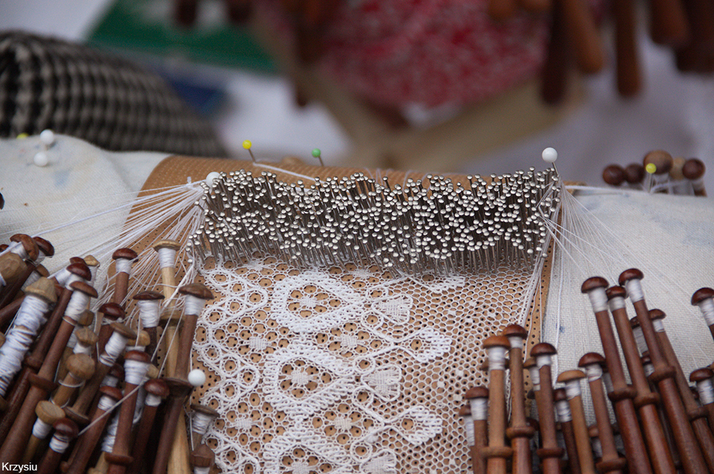 traditional bobbin lace making