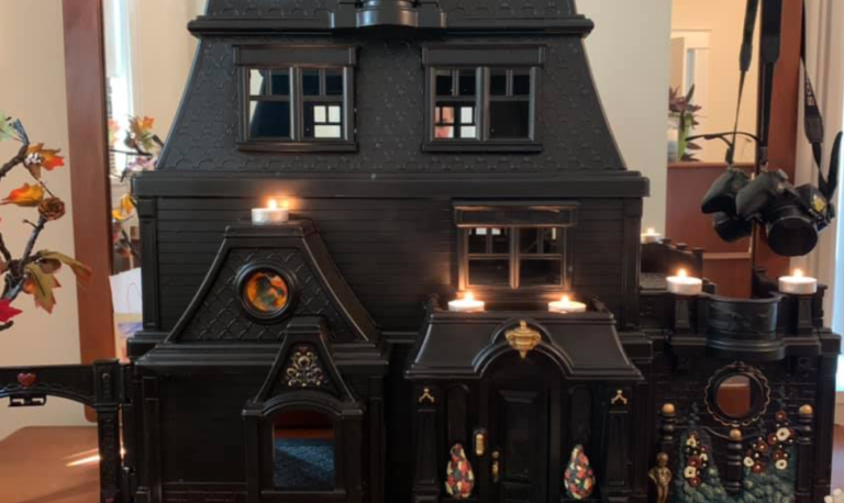 Woman Upcycles Used Plastic Dollhouses Into Spooky Mansions