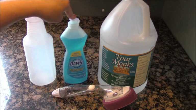 This DIY 2-Ingredient Shower Cleaner Will Magically Eliminate Scum