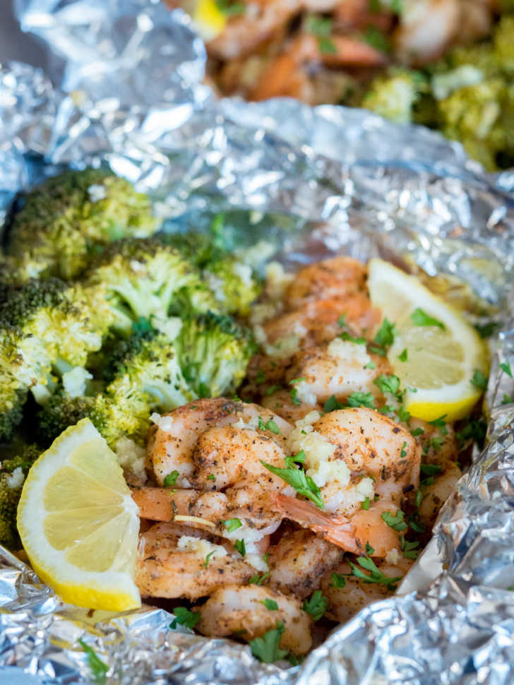 Shrimp and Broccoli Foil Packets | 12 Tomatoes