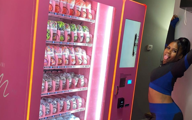 Woman Creates The World’s First Yarn Vending Machine